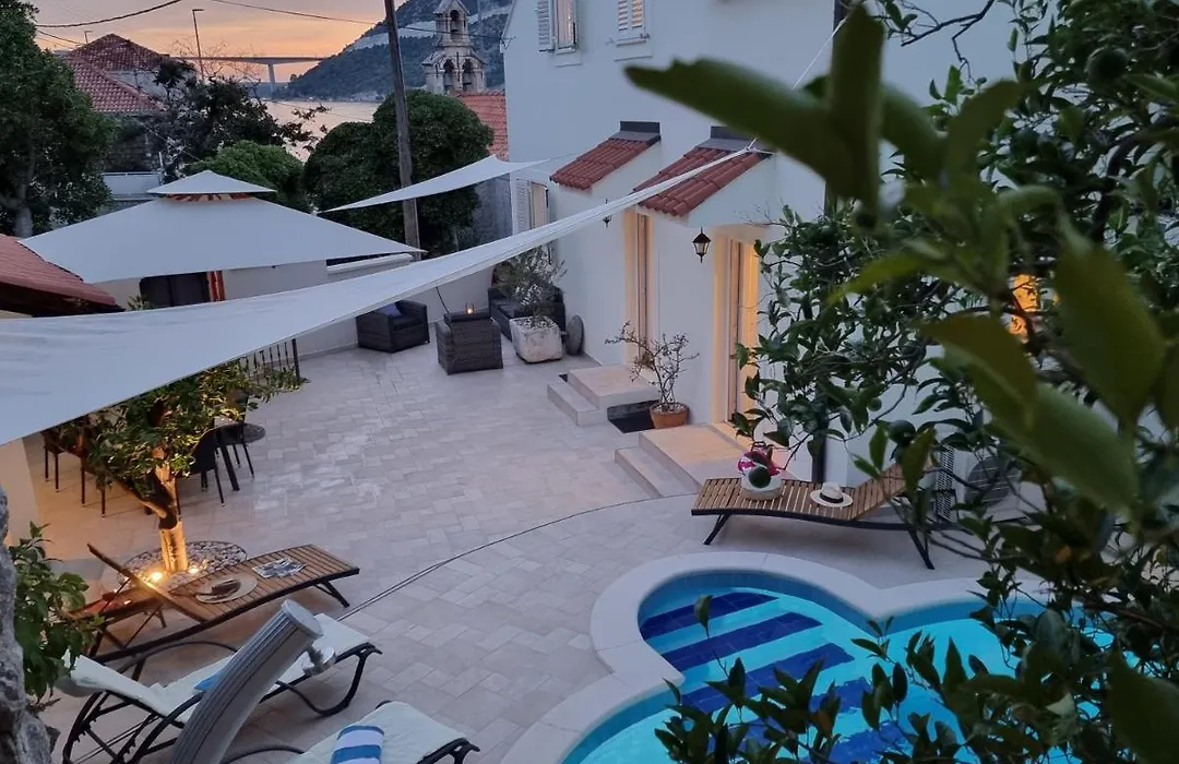 Villa Rose-1
