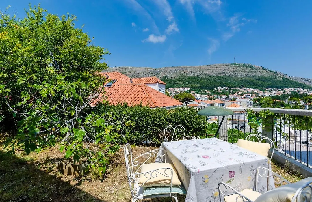 Villa Leonora-1